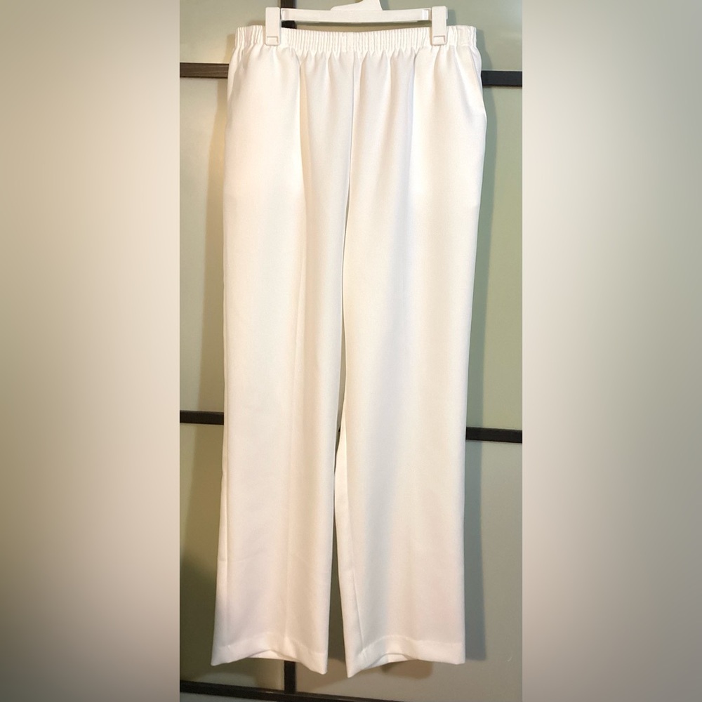 Alfred Dunner pants with pockets. Size 8 P
